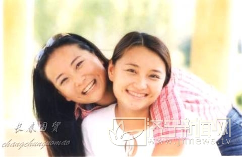 贾玲41岁漂亮姐姐照片曝光 姐妹俩长得太像了